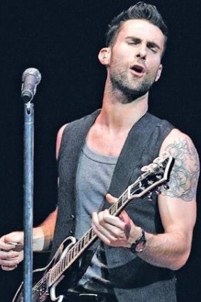 Adam Levine rocks spornosexual appeal. 