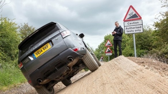 Range Rover app to let drivers manoeuvre car from outside