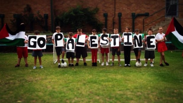 Fennell Bay Public School's school project to support the Palestine team at the Asian Cup.