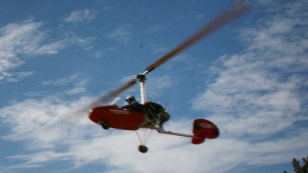 A man has dies in a gyrocopter crash in Qld.