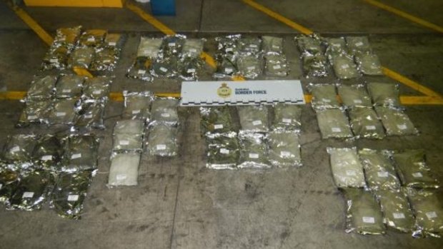 Australian authorities have seized 370 kilograms of ephedrine hidden in a shipping container in Sydney.