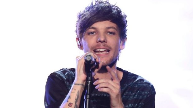 Louis Tomlinson has been arrested for allegedly attacking a photographer at Los Angeles International Airport.