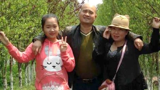 Xinyu Yuan (L) with her father Zheng Chuan Yuan and mother Ma Li Dai (R).