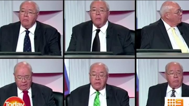 Laurie Oakes takes on the bookies and wins by changing his tie six times during election program.