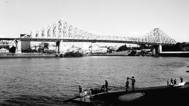 The competed Story Bridge.