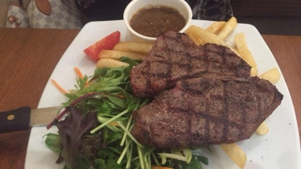 Mel's underwhelming rump steak and cold chips