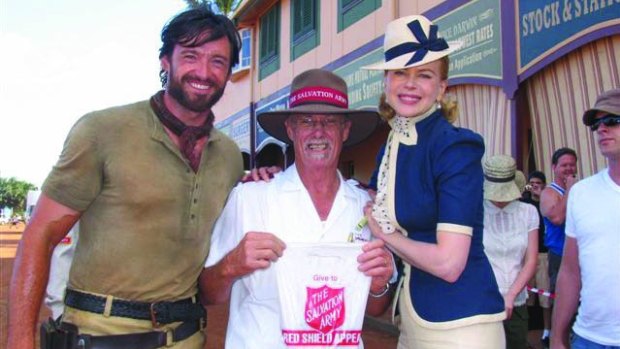 Hugh Jackman and Nicole Kidman lend their support to Captain Merv Dovey during a movie shoot in Bowen in 2007.
