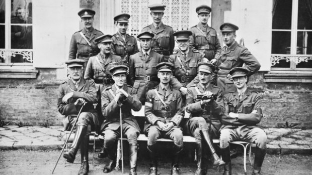 Charles Bean (front row, right) as a war correspondent in France, 1916.