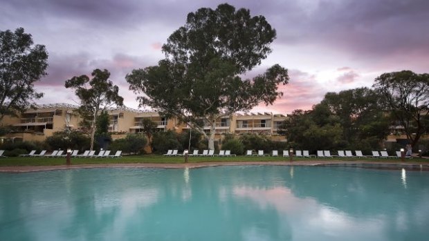 池在沙漠的帆。