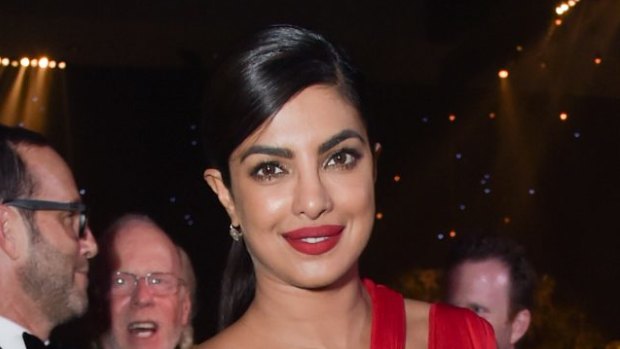 Priyanka Chopra scores a 10 out of 10 with her glamorous look.