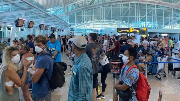 Dozens of Australians at Denpasar Airport look for flights home as the pandemic took hold.