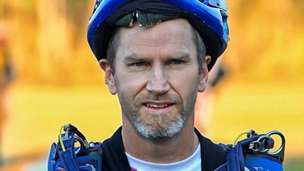 Skydiver Michael Vaughan has died in hospital, a day after a parachuting accident. 