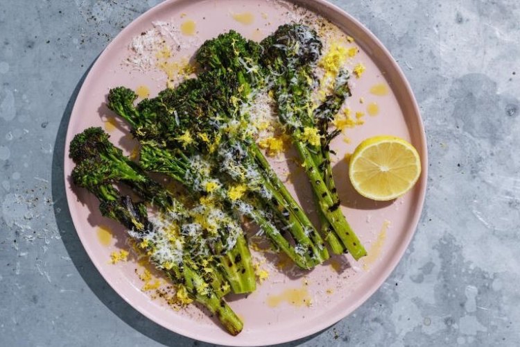  Barbecued broccolini with pecorino and lemon