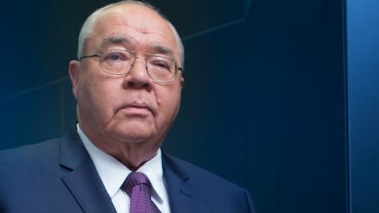 Canberra-based Nine Network political editor Laurie Oakes has announced his retirement.