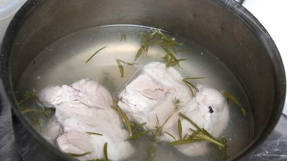 Step 1 Gently poach the chicken thighs in the aromatic poaching liquid for 6 minutes at 80 degrees