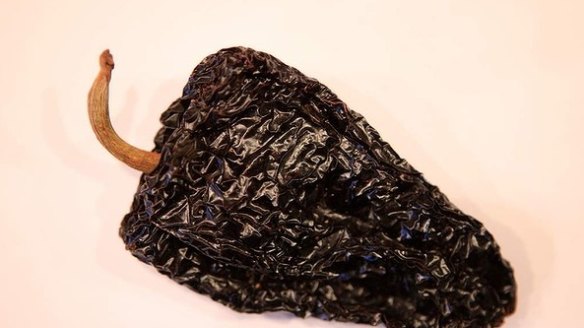 Large and heart-shaped, ancho chillies have a mild to hot, sweet fruit flavour reminiscent of raisin or prune.
