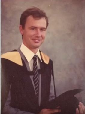 Dr Andrew Bryant graduated from the University of Queensland in 1985.