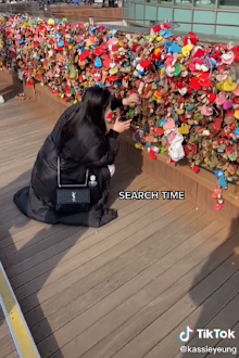 Woman travels to remove love lock from fence in Seoul