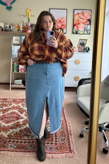 Katie Parrott poses in front of a mirror.