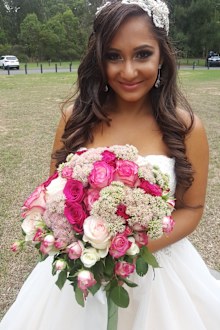 Bride wears mother's Sri Lankan going away sari for her wedding day