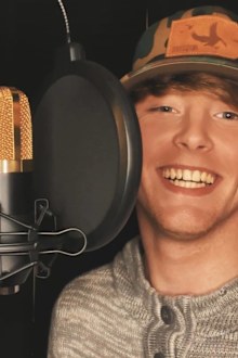 Bailey Zimmerman recording 'Never Comin Home' in the studio.