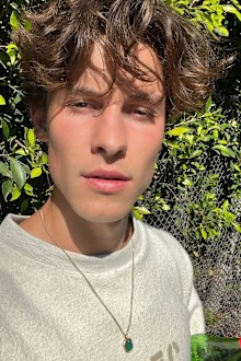 Singer Shawn Mendes assures fans he's OK after penning emotional note about 'drowning'.