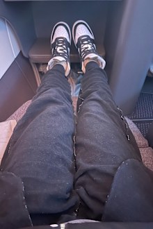 dj soda turned leggings inside out for american airlines flight twitter photo