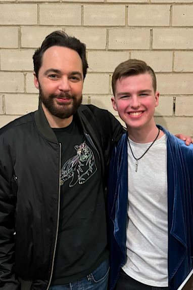 Iain Armitage and Jim Parsons