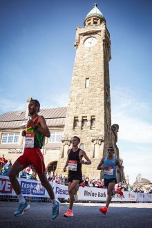 Andy Buchanan running the 2024 Hamburg Marathon.