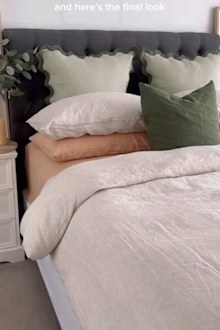 Making a bed, styling a bed