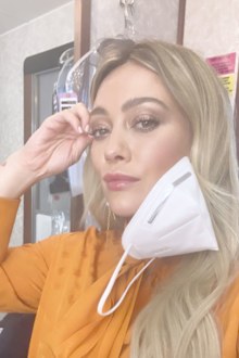 Hilary Duff back at work filming Season 7 of Younger