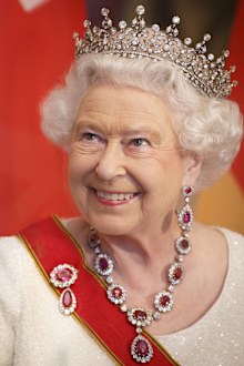 Queen Elizabeth tiara jewellery Berlin 2015
