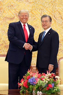 South Korea and the US will hold annual joint military exercises despite warnings the drills could derail the fragile nuclear diplomacy with North Korea.