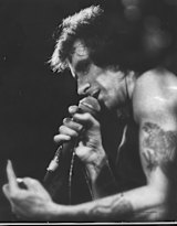 Bon Scott on stage in January 1977. 