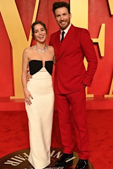 Alba Baptista and Chris Evans 