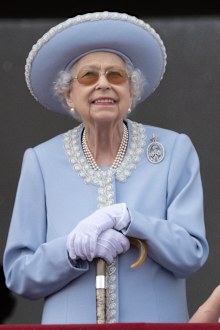 Queen Elizabeth II stands on the balcony of Buckingham Palace, London, as she watch a flypast of Royal Air Force aircraft pass over on Thursday, June 2, 2022. (Paul Grover, Pool Photo via AP)