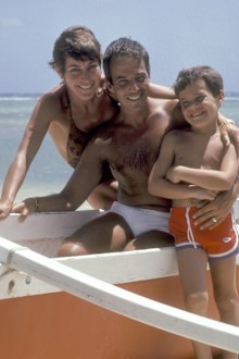 Helen Reddy, life in photos, husband Jeff Wald, son Jordan Sommers, vacation, Hawaii, 1980 