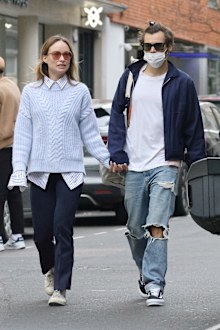 Harry Styles and Olivia Wilde are seen in Soho on March 15, 2022 in London, England. (Photo by Neil Mockford/GC Images)