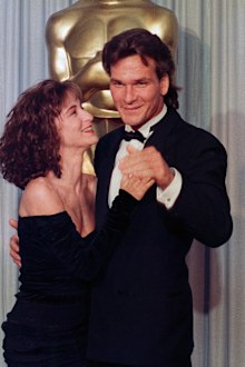 LOS ANGELES, CALIFORNIA - APRIL 11 : Jennifer Grey and Patrick Swayze backstage at the Academy Awards, April 11, 1988 in Los Angeles, California. (Photo by Bob Riha, Jr./Getty Images)