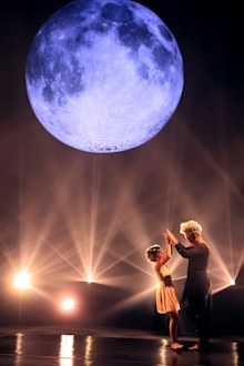 Pink performs with her daughter at the Billboard Music Awards.