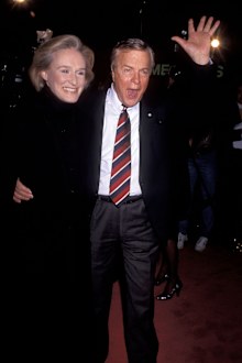 Glenn Close and Franco Zeffirelli attend the Hamlet Westwood premiere on December 18, 1990 in California. 