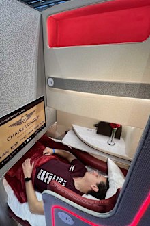 Here's Núñez Vicente demonstrating what it's like to lie flat in the lower level seat.