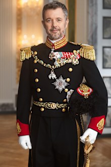 The Official gala portrait of King Frederik X of Denmark
