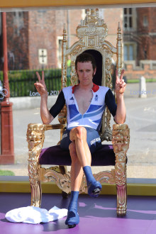 Bradley Wigins London werd gefotografeerd in het Hampton Court Palace na het winnen van het Olympisch goud in 2002.