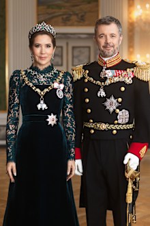 Official gala portrait of Their Majesties King Frederik X and Queen Mary of Denmark
