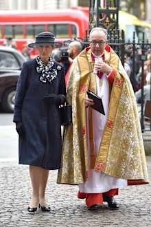 The Very Reverend John Hall, Dean of Westminster and Susan Hussey, the Queen's Lady-in-Waiting, arrive at Westminster Abbey, London, Sept. 27, 2016. 