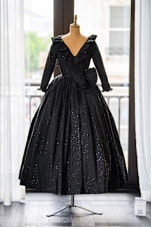 diana dress designer Princess Diana's Wedding Dress Designer Made a "Sister Dress" of Diana's  Famous Design