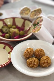 Foul w Hummus falafel