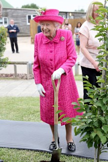 Queen says she is perfectly capable of planning a tree