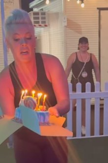 Pink surprising fan with birthday cake